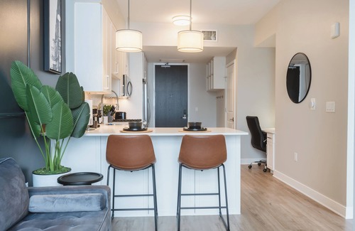 The Gulch Apartment | Modern Downtown Nashville Studio – Free Parking, In-unit WD, WiFi with Views!