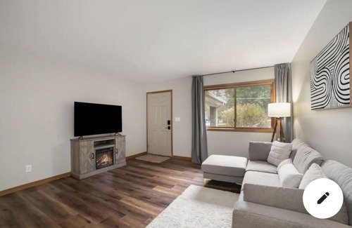 Freeland Apartment | Modern duplex in a great neighborhood!