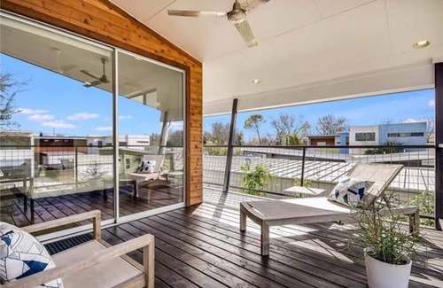Johnston Terrace House | Modern Eastside Home - Long Stays Welcome