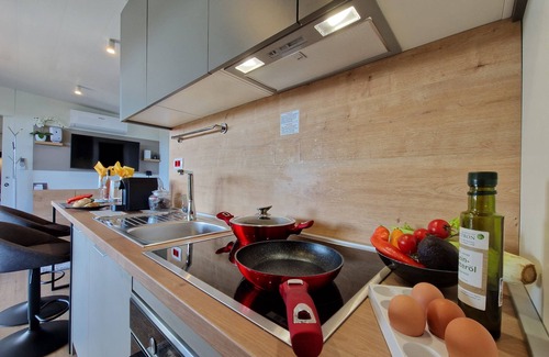 Wurflach Apartment | Modern Eingerichtetes Chalet mit Terrasse