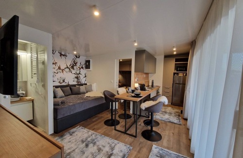 Wurflach Apartment | Modern Eingerichtetes Chalet mit Terrasse