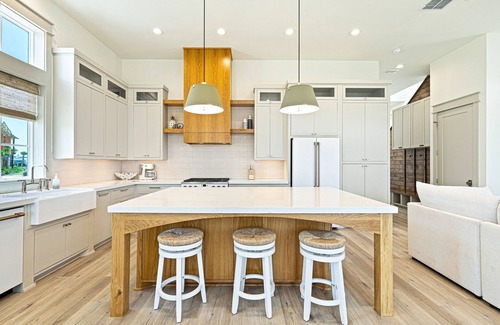 Port Aransas House | Modern & Elegant home w/access to Palmilla Beach Resort golf, pool, beach