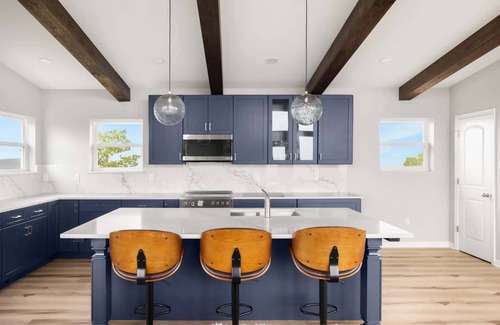 Ridgeway Ski Chalet | Modern Escape w Mountain Views, Fire Pit & Swing