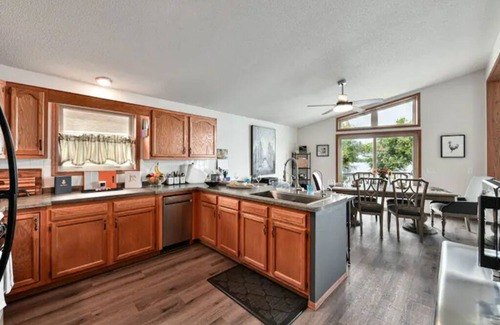 Wind Lake House | Modern Executive Family Lake Home