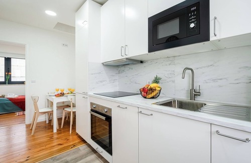 Sao Mamede de Infesta Apartment | Modern Flat with a Suite by HostWise