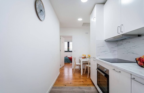Sao Mamede de Infesta Apartment | Modern Flat with a Suite by HostWise