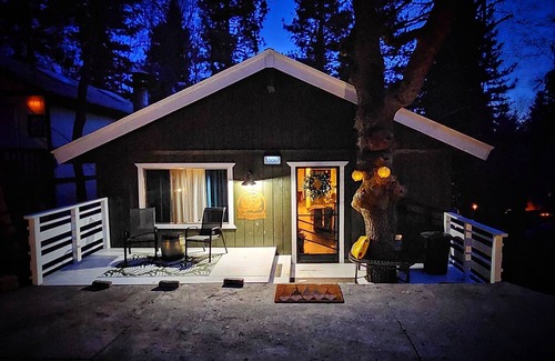 Arrowbear Lake Cabin | Modern Family Cabin in Arrowbear Lake Running Springs minutes to Snow Valley