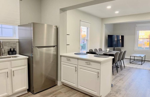 Passaic House | Modern Family Getaway to NYC