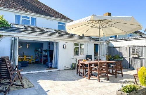 Herne Bay House | Modern Family Home near Reculver - Sleeps 8 - Pets Friendly!
