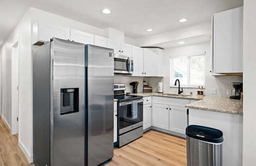 Veterans Park House | Modern family home with loft near foothills