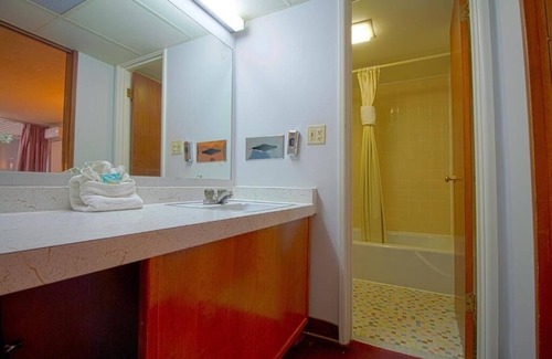 Liberal Hotel | Modern Family Unit, Parking, Pets OK, Near Buffet & Airport