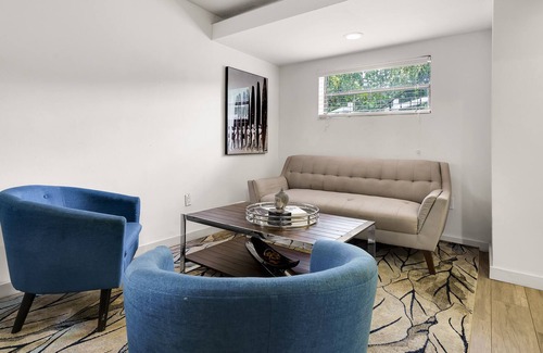 Coral Way Condo | Modern & Fancy 2BD Apartment w/ Pool & Garden