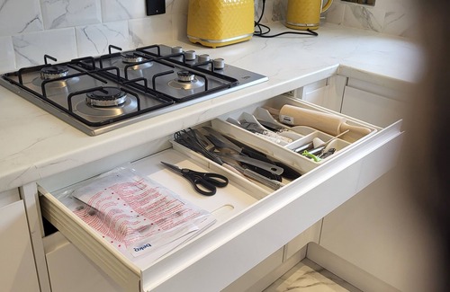 Five Oak Green House | Modern Fashionably Refurbished 4 bedroom Home with Wi-Fi 25 minutes to London