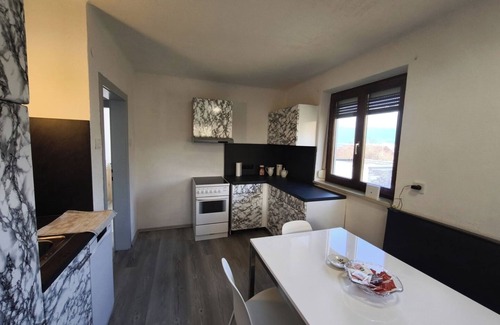 Hoetting Apartment | Modern Flat in Quaint Residence w. Idyllic Garden