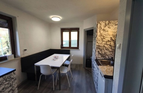 Hoetting Apartment | Modern Flat in Quaint Residence w. Idyllic Garden