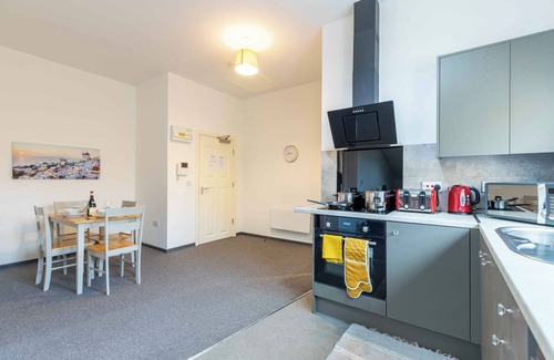 Peterborough Apartment | Modern Flat | Netflix | Free Parking | A1
