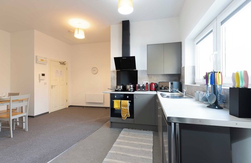 Peterborough Apartment | Modern Flat | Netflix | Free Parking | A1