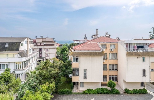 Bakırkoy Apartment | Modern Flat w Terrace, 5 min to Marmaray and Shore