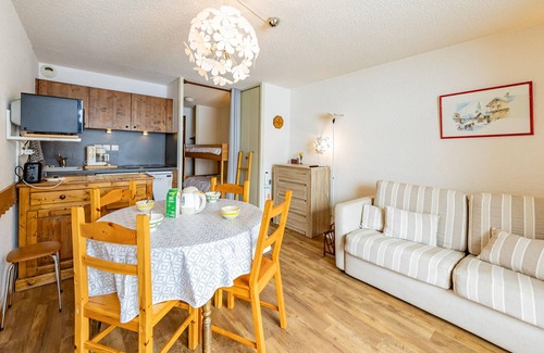 Saint-Francois-Longchamp Apartment | Modern Studio for 4, Ski-In/Out, Central Location, Panoramic Mountain Views