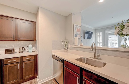 Texas Medical Center Apartment | Modern Furnished Apartment in Houston with Parking and Fast Wi-Fi