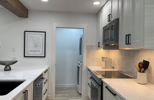 Georgetown Apartment | Modern Garage Apartment in the Heart of Downtown Georgetown