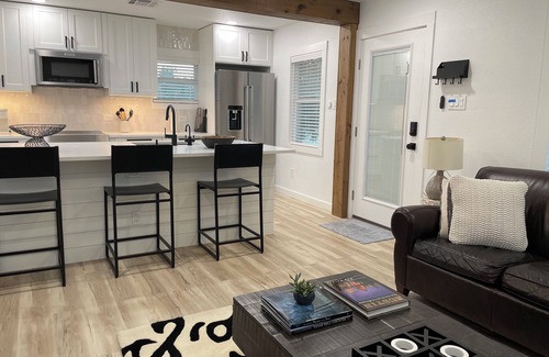 Georgetown Apartment | Modern Garage Apartment in the Heart of Downtown Georgetown