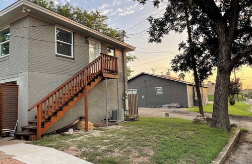 Georgetown Apartment | Modern Garage Apartment in the Heart of Downtown Georgetown