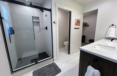 Driggs House | Modern Gem 2 Kings Bunks Hot Tub Walkable to Driggs Mountain Views