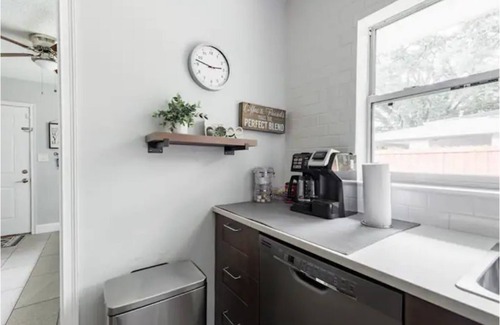 Gainesville House | Modern get away in the heart of GNV. Mins to UF