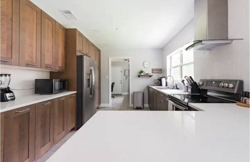 Gainesville House | Modern get away in the heart of GNV. Mins to UF