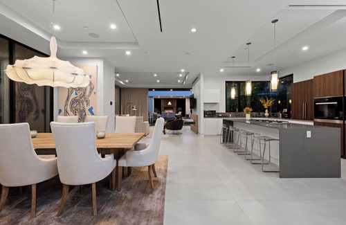 Beverly Grove House | Modern Getaway In Los Angeles