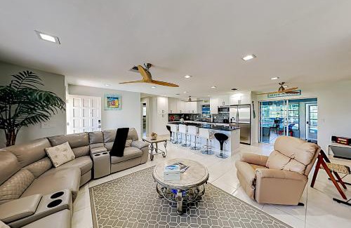 Yacht Club House | Modern Getaway