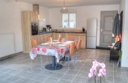 Chenonceaux Cottage | Modern Gîte with Garden, Near Loire Castles & Zoo, All-Inclusive, Biking & Fishing Nearby