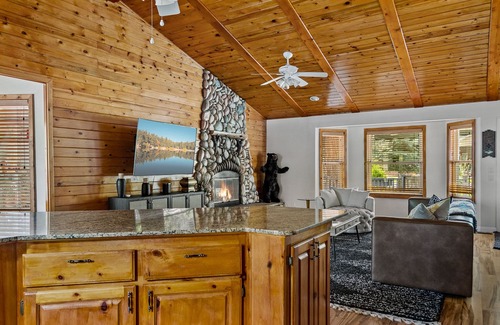 Big Bear City House | Modern Group Getaway SPA/Fire/Games