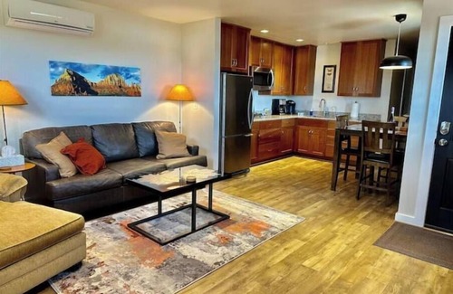 West Sedona Cottage | Modern Guest Home in West Sedona - Walk to Trails