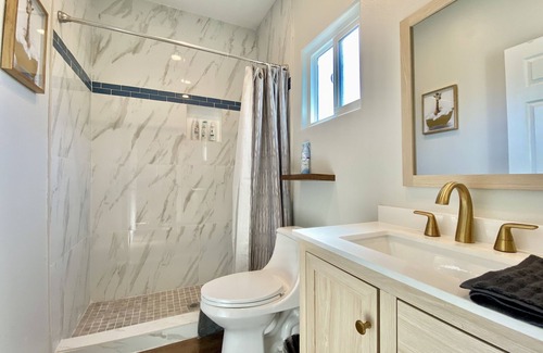 Stanton House | Modern Guesthouse 15 minutes to Disney with queen bed and bunk beds for family