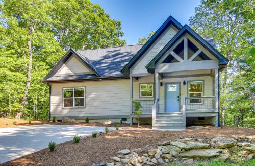 Hendersonville House | Modern Hendersonville Home Deck and Mountain Views!