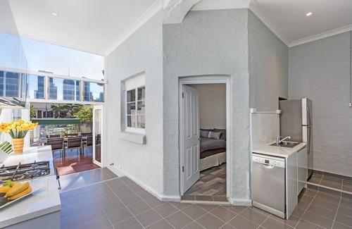 Darlinghurst House | ❤Modern Heritage Terrace. City View. Parking. 2 BR
