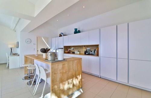 Roquebrune-sur-Argens House | Modern holiday home in Les Issambres with sea view and pool for four persons