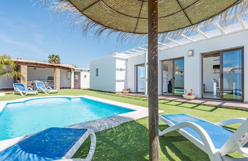 San Ambrosio House | Modern holiday home with pool - Casa Capricho