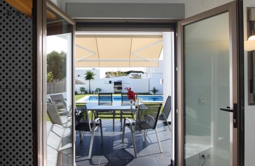 Los Canos de Meca House | Modern holiday home with private pool in los Caños de Meca