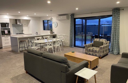 Albert Town House | Modern home for families close to Wanaka