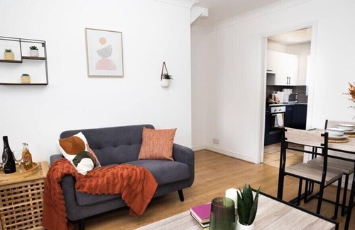 Haydock House | Modern Home in Haydock Sleeps 5