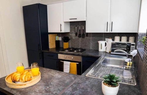 Haydock House | Modern Home in Haydock Sleeps 5