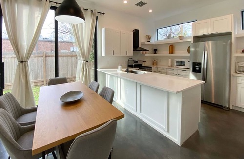 North Loop House | Modern Home Near the University of Texas