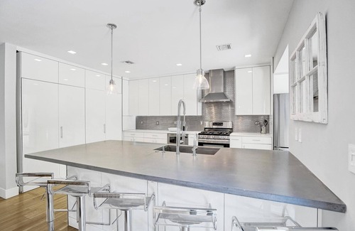 Victoria Park House | Modern Home with Backyard Oasis - Apres Beach Living with Pool