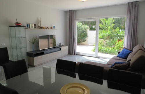 Les Tres Cales Ski Chalet | Modern house near the beach with private pool!