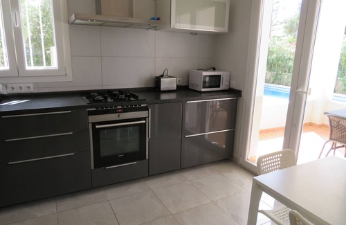 Les Tres Cales Ski Chalet | Modern house near the beach with private pool!