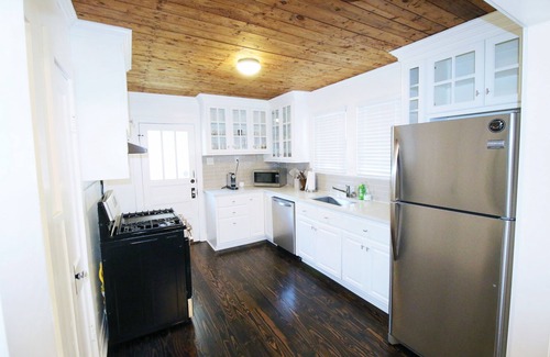 Highlands - Perkins House | Modern HOUSE Near LSU Lakes & Campus 3BR/2BA - Sleeps 8 people!