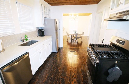 Highlands - Perkins House | Modern HOUSE Near LSU Lakes & Campus 3BR/2BA - Sleeps 8 people!